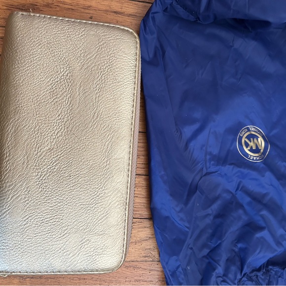 Michael Kors wallet with dust bag - Picture 3 of 4